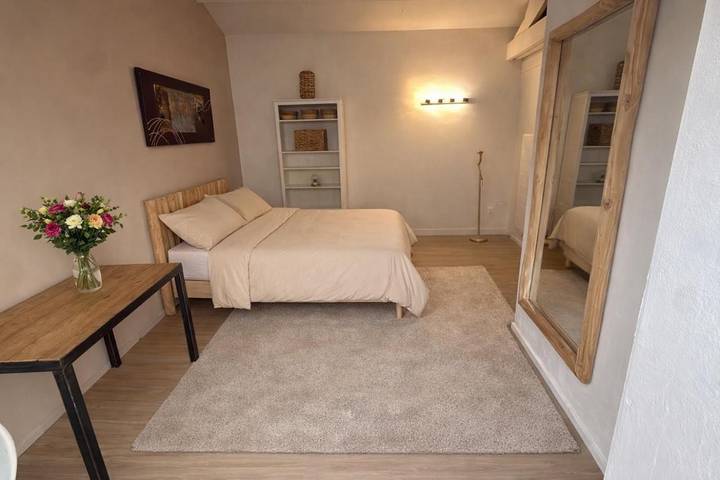 Gîte pour 2 personnes, avec piscine et vue ainsi que jardin et terrasse, animaux acceptés à Saint-Xandre