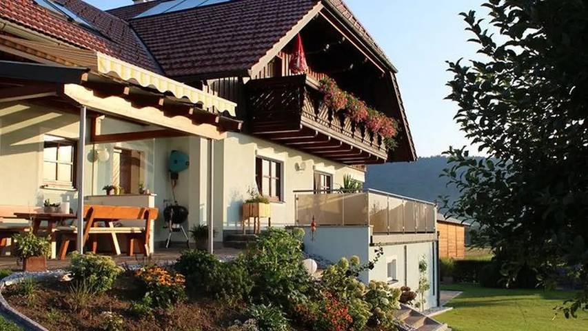 Ferienwohnung für 4 Personen, mit Balkon und Garten in Traunviertel