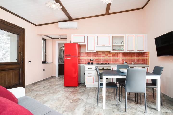 Casa vacanze 'Casa Stella' con vista lago, Wi-Fi e aria condizionata in Dorgali, Golfo di Orosei