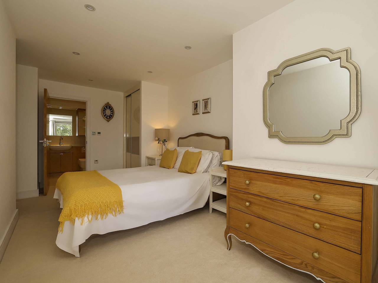 Ganze Wohnung, Ferienwohnung für 4 Personen mit Garten in Kingston an der Themse, London