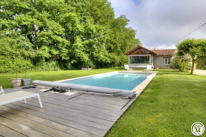 Gîte pour 2 personnes, avec jardin et piscine