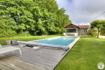 Gîte pour 2 personnes, avec jardin et piscine dans l' Ain