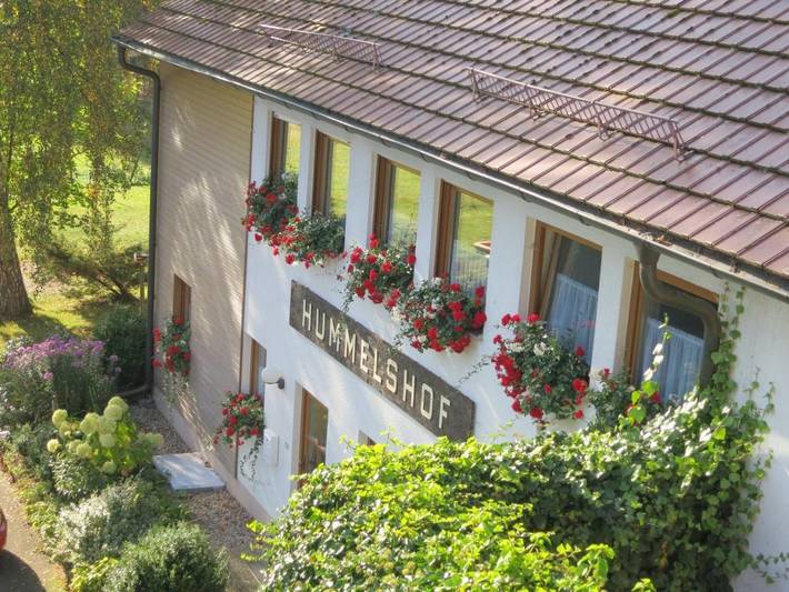 Ferienwohnung für 2 Personen, mit Balkon und Terrasse sowie Garten und Ausblick