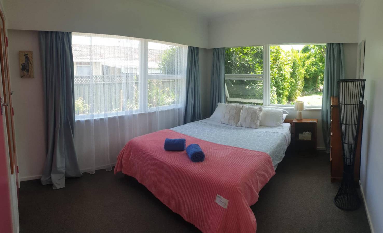 Doppelzimmer mit Queen-Size-Bett — das Tor zu Ihren Abenteuern in Motueka, Tasman (Neuseeland)