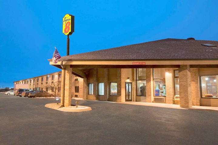 Hôtel pour 10 personnes, avec piscine ainsi que sauna et jacuzzi, animaux acceptés