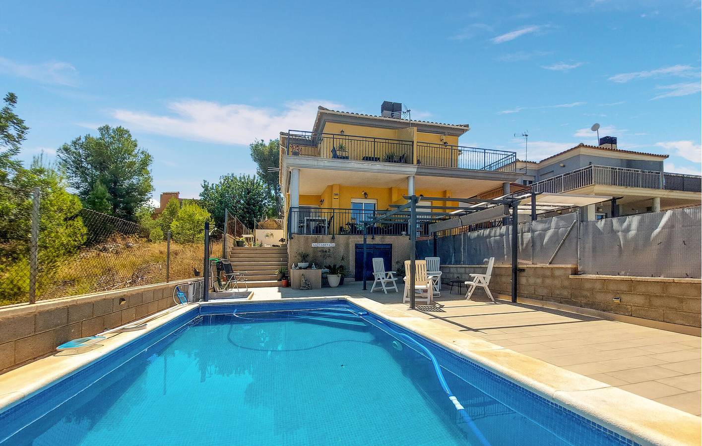 Moderno apartamento a orillas del río con piscina y terraza, wifi y aparcamiento gratuitos in Turís, Provincia de Valencia