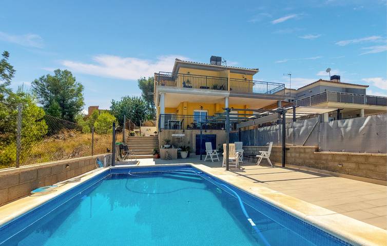 Moderno apartamento a orillas del río con piscina y terraza, wifi y aparcamiento gratuitos in Turís, Provincia de Valencia