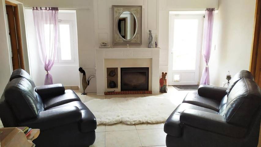 Location de vacances pour 10 personnes, avec jardin ainsi que vue et piscine à Leynhac - 2