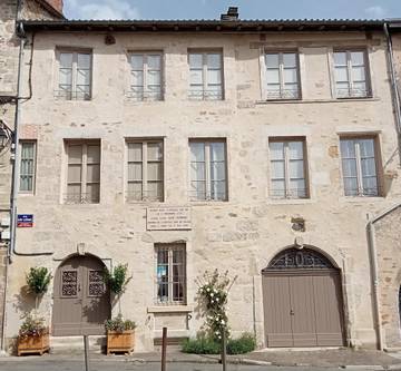 Cottage pour 4 personnes, avec piscine et terrasse à Saint-Léonard-de-Noblat
