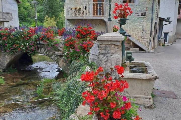 Location de vacances pour 4 personnes, avec Balcon à Neuville-sur-Ain