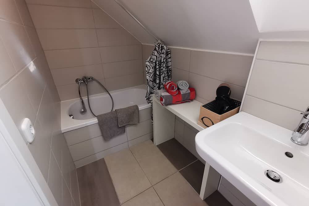 Geheel appartement, Ferienwohnung Direkt am Strand mit Edersee Blick / Edertal/ Rehbach in Hemfurth-Edersee, Edertal