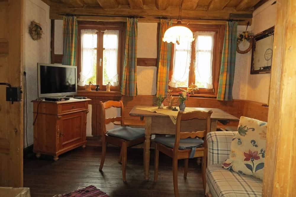 Ganze Wohnung, Restauriertes Bauernhäuschen im Zentrum von Schweinsdorf in Neusitz, Romantische Straße