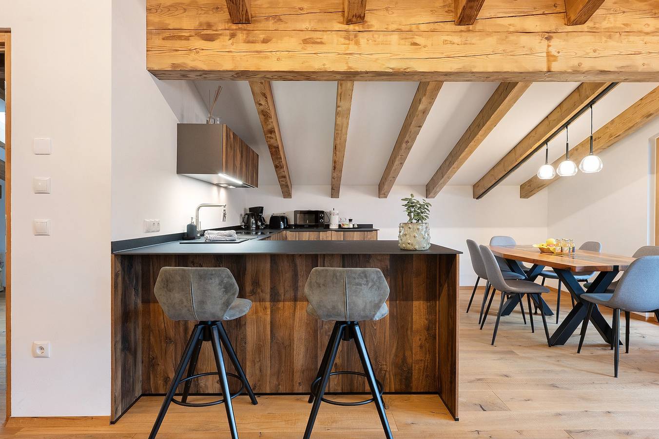 Appartement entier, Appartement 'Alpin Chalet Samer Fürstenblick' avec vue sur les montagnes, terrasse et Wi-Fi in Sarnthein, Sarentino