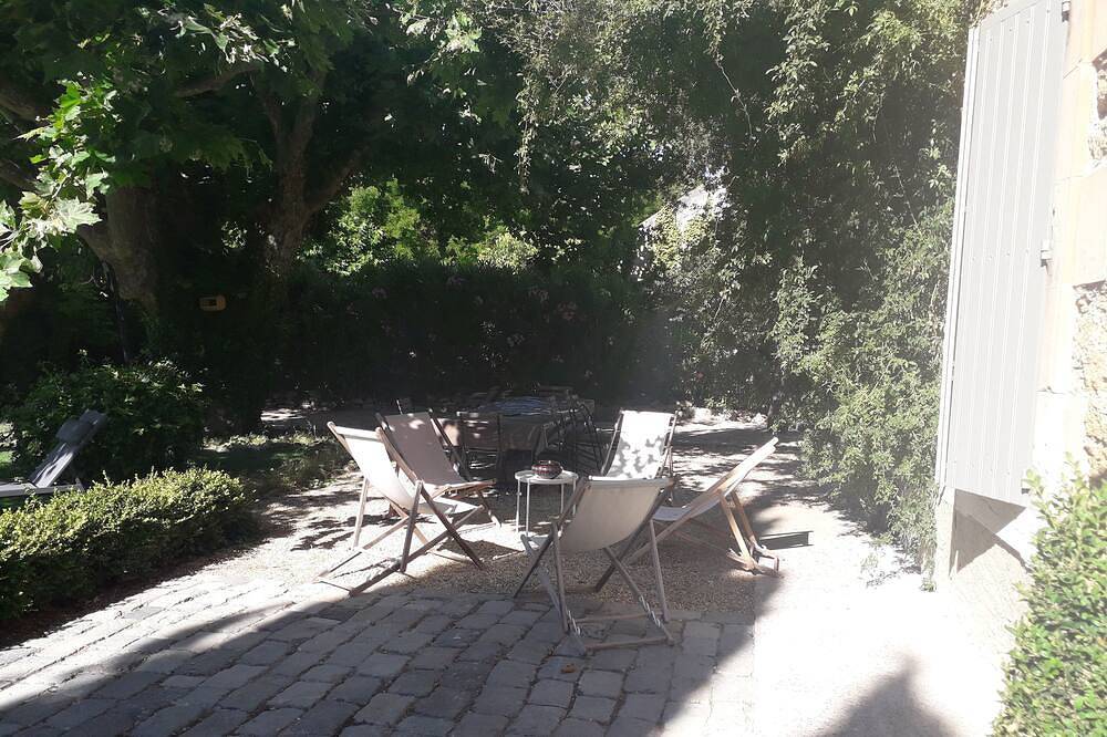 Ideal for Avignon festival Magnificent Mas with swimming pool and jacuzzi in Althen-des-Paluds, Vaucluse