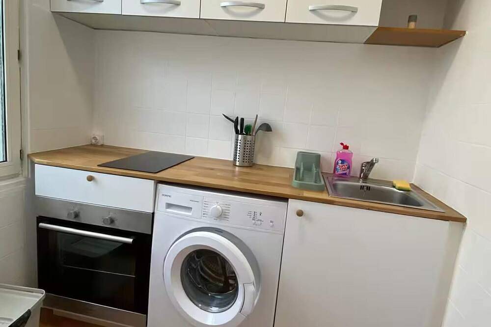 Ganze Wohnung, Studio number 6 in Pantin in Pantin, Seine-Saint-Denis