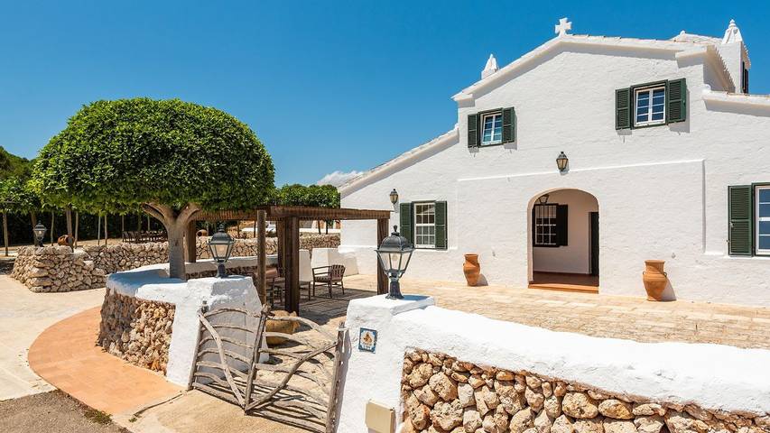 Casa de vacaciones para 9 personas, con sauna además de piscina y jardín, Se admiten mascotas en Menorca