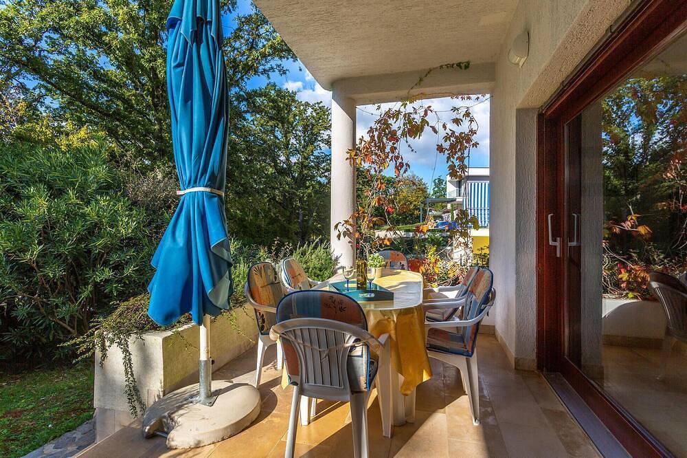 Ganze Wohnung, Schöne Wohnung in Njivice mit Meerblick in Njivice, Krk