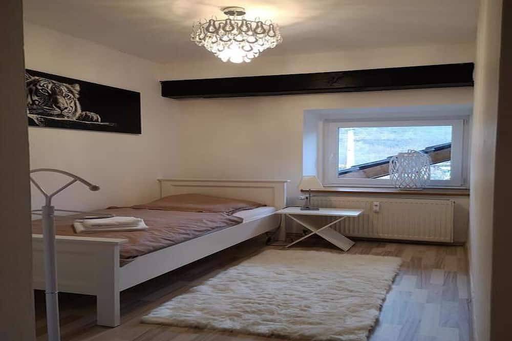 Ganze Wohnung, Ferienwohnung im Og mit großem Garten und Zugang zur Waldnaab in Neustadt an der Waldnaab, Naturpark Nördlicher Oberpfälzer Wald