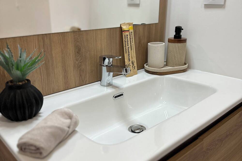 Entire apartment, Mamcosy - Best place - At the Station | Geneva Access 15'– Bright & Modern Stay\" in Annemasse, Saint-Julien-en-Genevois region