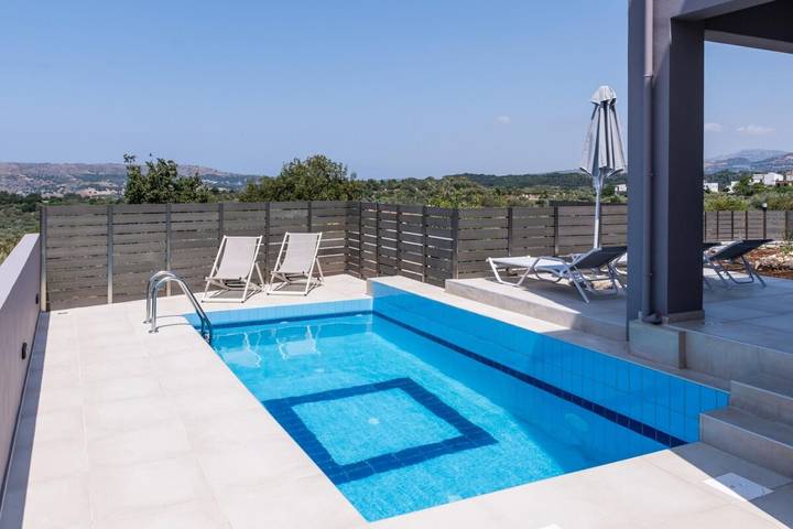 Villa for 6 people, with garden and balcony in Rethymnon