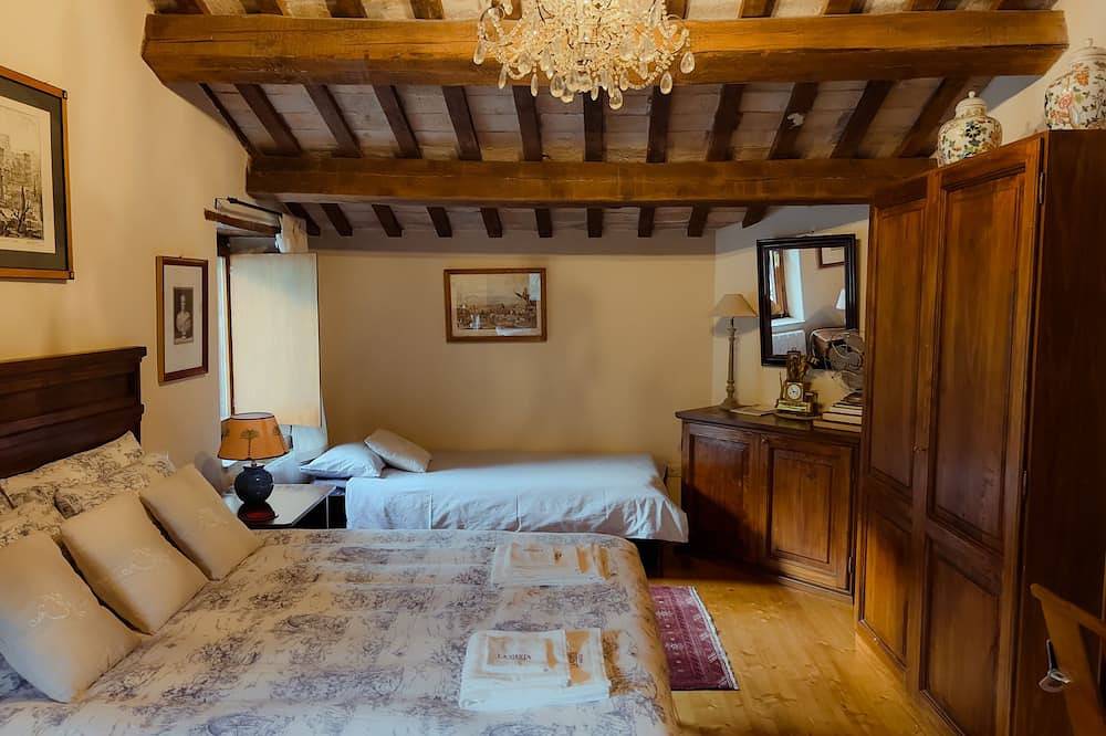 Amazing villa with swimming pool into the nature with view over the Adriatic sea in Treia (Italien), Macerata Provinz