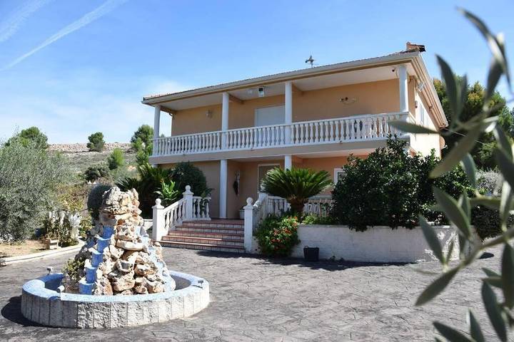 Casa de vacaciones para 12 personas, con piscina además de vistas y jardín - 1