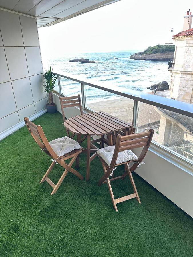 Gîte pour 2 personnes, avec vue ainsi que sauna et terrasse dans Plage du Miramar - 2