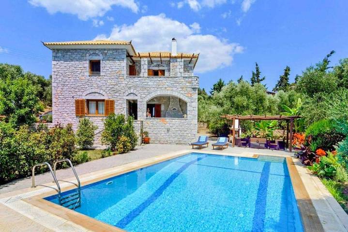Villa pour 4 personnes, avec piscine et terrasse
