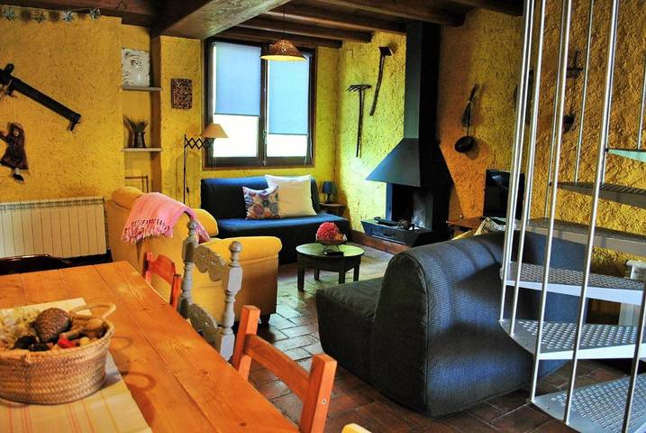 Casa rural para 7 personas, con Balcón y Terraza además de Jardín y Piscina en Alforja - 4
