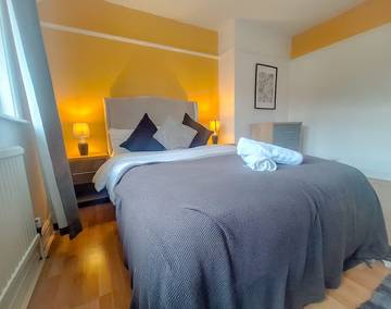 Vacation Rental for 7 Guests in Bristol, South West England, Picture 1