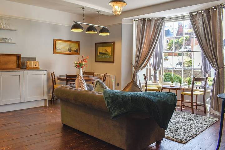 Log cabin for 5 people, with pets in Hastings