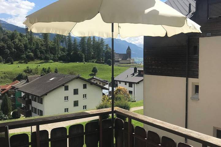 Ferienwohnung für 4 Personen, mit Balkon und Garten in Falera
