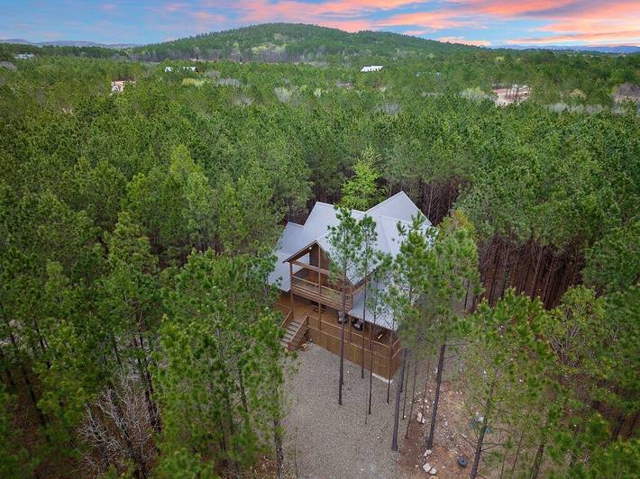 Log cabin for 8 people, with balcony and hot tub in Hochatown