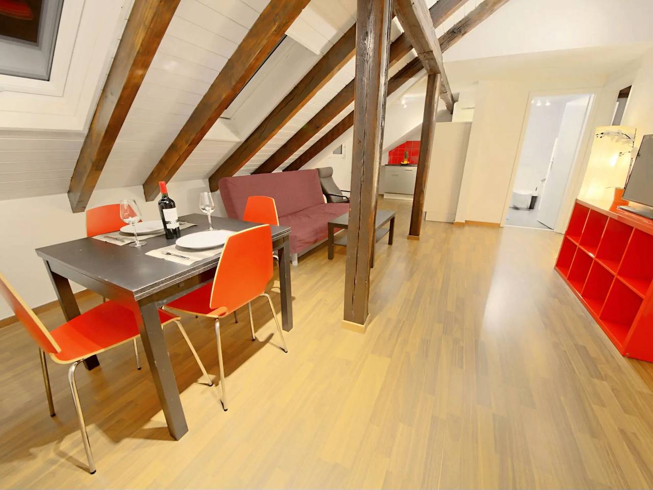 Ganze Wohnung, 3 Zimmer 5 Personen in Zürich 50 Oerlikon, Zürich
