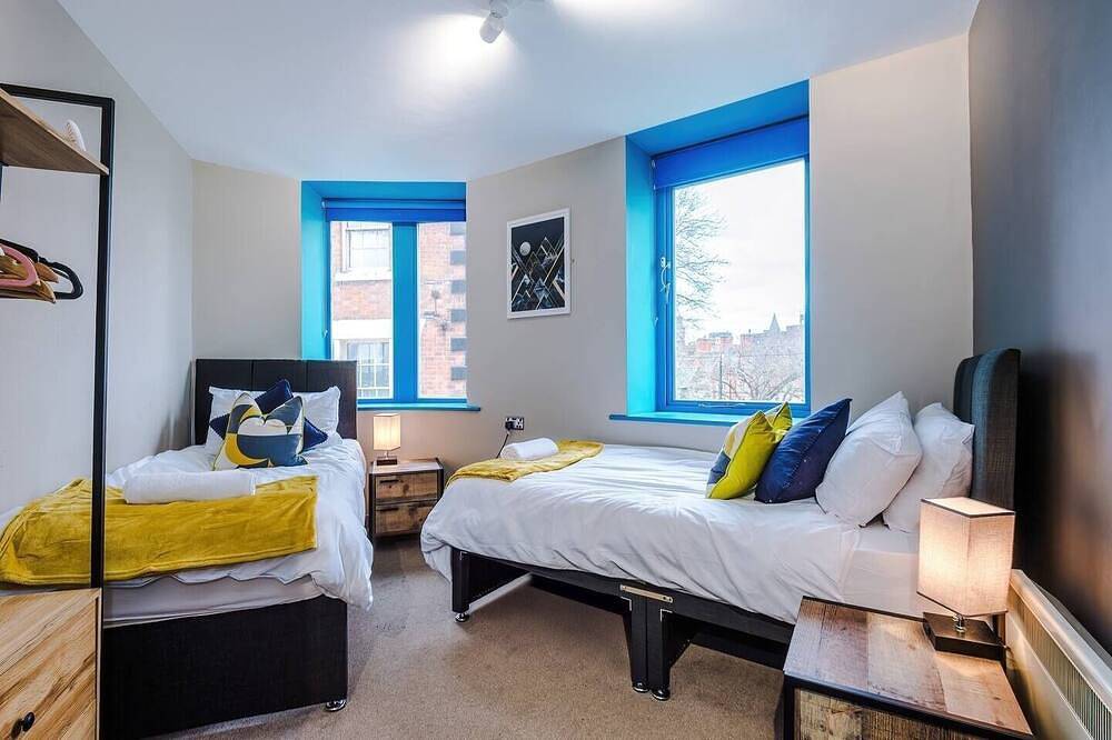 Stylish 2 Bedroom Apartment in Central Wigan by Eason Stays in Wigan, Greater Manchester