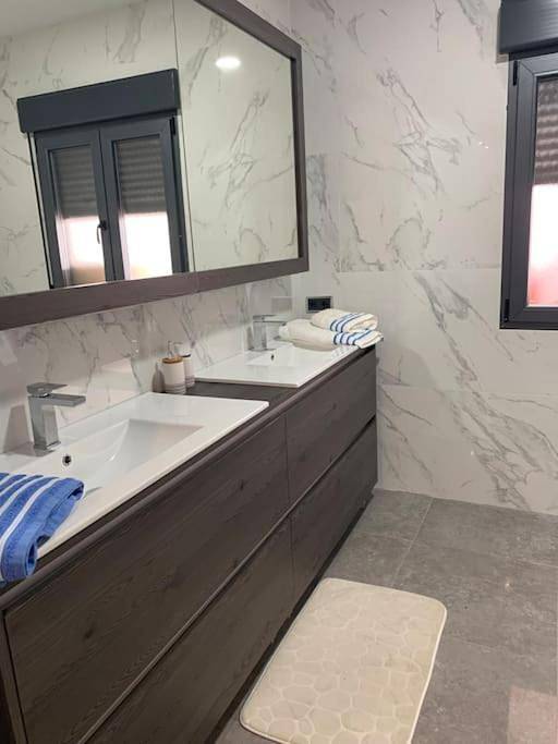Chalet para 6 personas, con Jacuzzi y Terraza además de Jardín y Piscina en Campo de Cartagena - 4