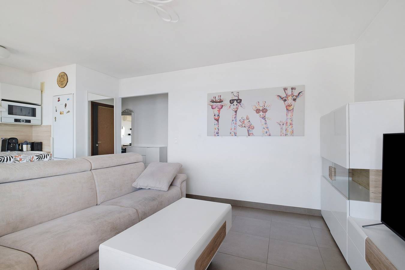 Entire apartment, Apartment 'T2 Stunning Sea View' with Sea View, Wi-Fi and Air Conditioning in Cagnes-sur-Mer, Mediterranean Coast (France)