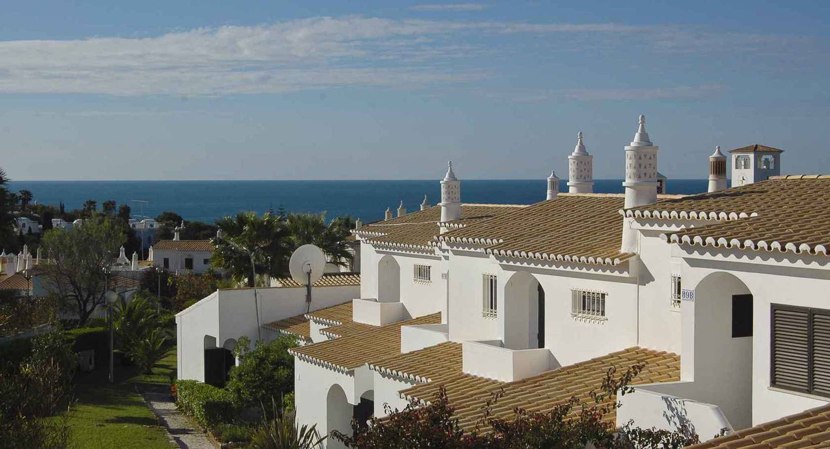 Villa with balcony and pool  in Alporchinhos, Porches