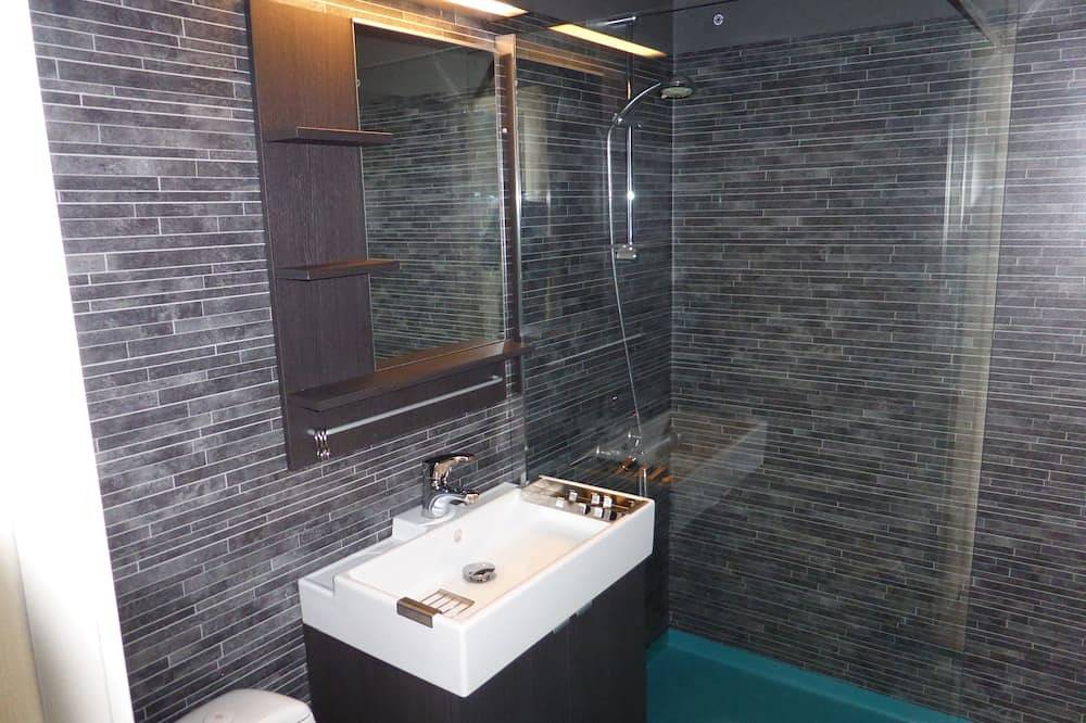 Haus mit herrlichem Landschaftsblick über dem Polarkreis im Herzen von Laponia in Lappland (Schweden)