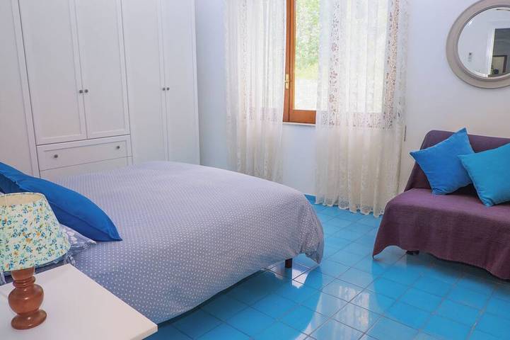 Villa Bouganville: Blick auf den Golf von Neapel, Garten, 7 Zimmer, 4 Bäder in Vico Equense, Sorrento Coast
