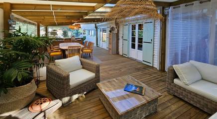 Camping pour 4 personnes, avec piscine et terrasse à Gassin