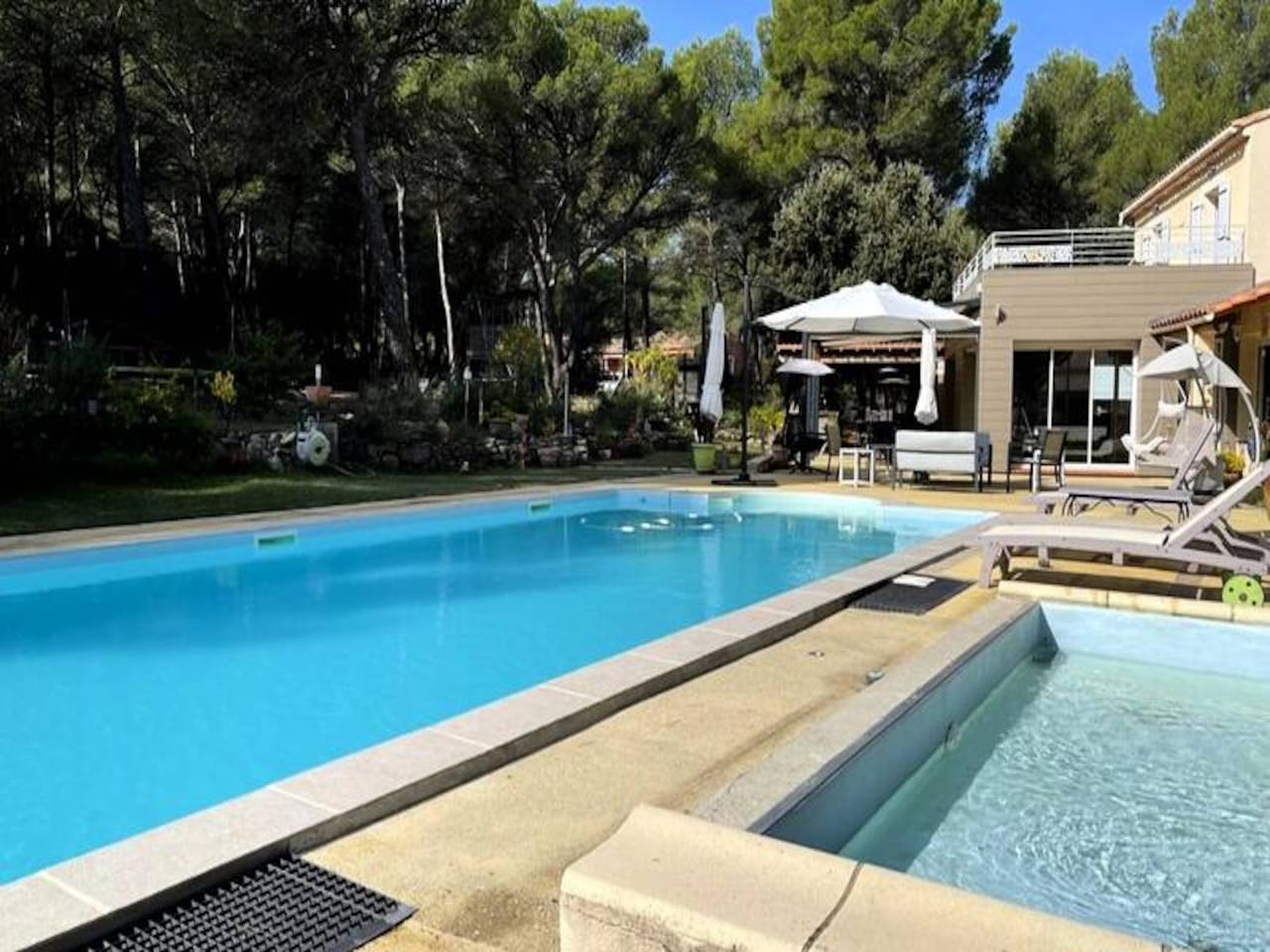 Apartamento entero, Casas y Villas para 8 Personas in Lambesc, Region de Aix-en-Provence