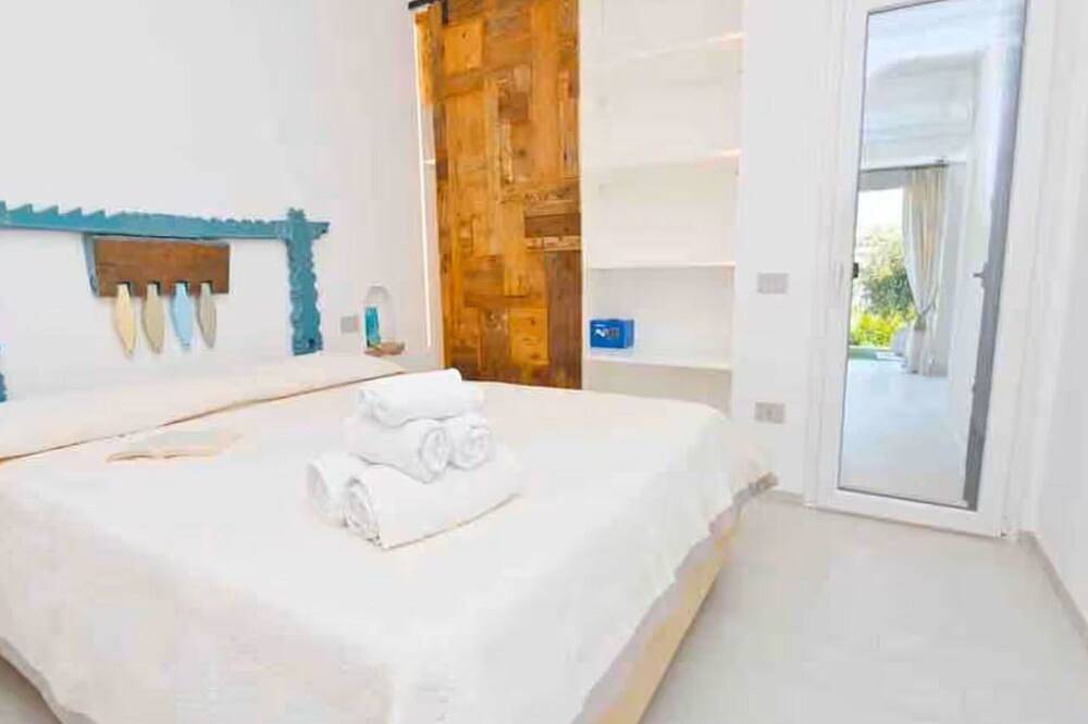 Schönes alleinstehendes Ferienhaus mit Klimaanlage,  W-Lan, Whirlpool, privatem Pool, Tv, Innenhof in Simius, Villasimius