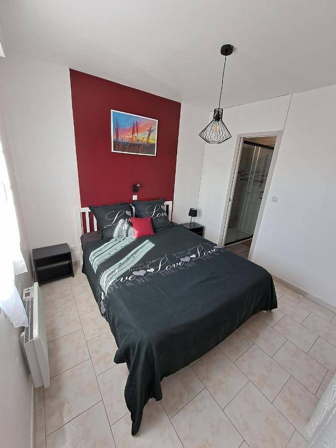 Location de vacances pour 6 personnes, avec jardin ainsi que bassin pour enfant et piscine à Dauphin (homonymie) - 4