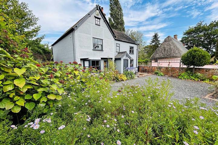 Vacation rental for 5 people, with hot tub and terrace as well as yard in Braintree