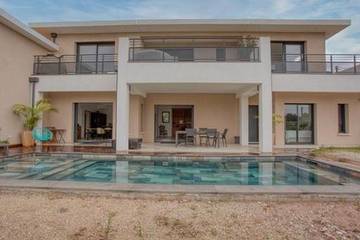 Maison d’hôte pour 2 personnes, avec piscine ainsi que terrasse et jacuzzi à Fréjus