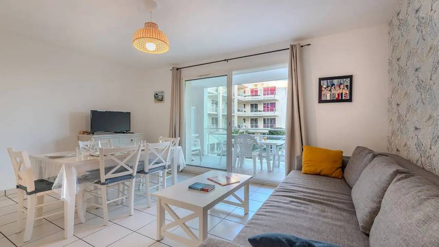 Appartement de vacances pour 5 personnes, avec piscine et balcon, animaux acceptés