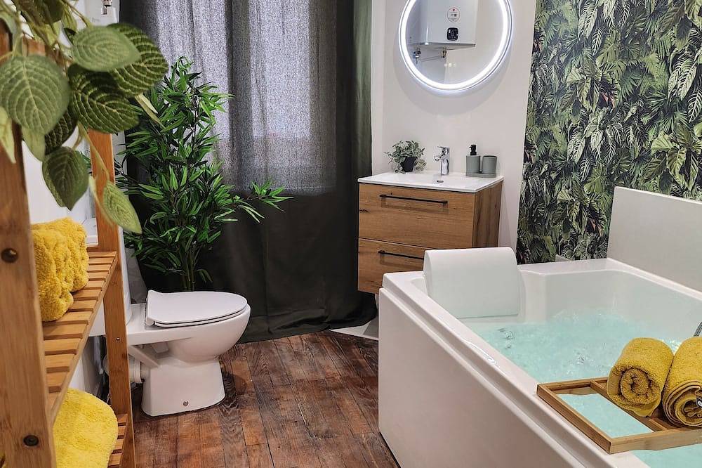 Ganze Wohnung, One-bedroom apartment ✦ private spa · Autun · check-in 24 hours a day in Autun, Autun und Umgebung