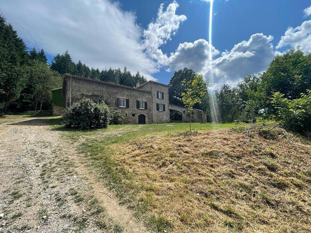 Four-Bedroom House in Vocance, Région de Tournon-sur-Rhône