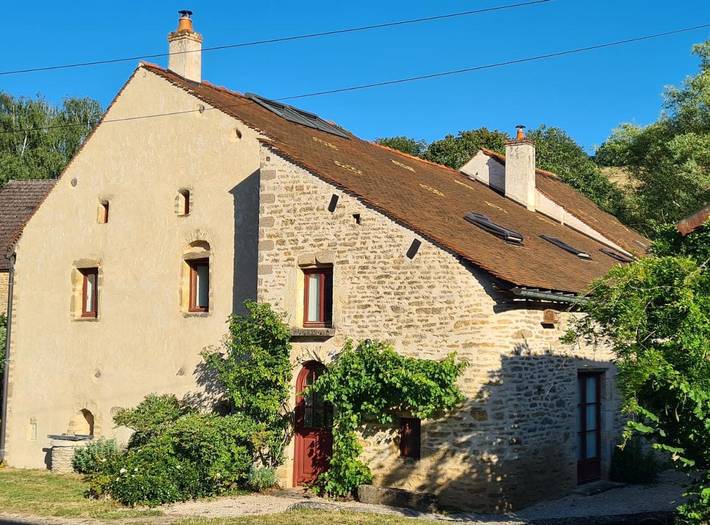 Location de vacances pour 11 personnes, avec Terrasse ainsi que Jardin et Vue dans Échannay